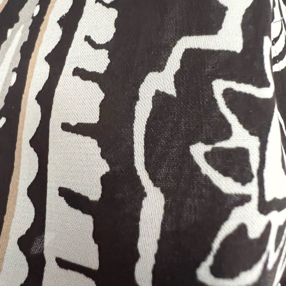 WHBM - Pullover Silky Blouse With Chain Paisley Print.  Has 3/4 Split Sleeves - Picture 3 of 10